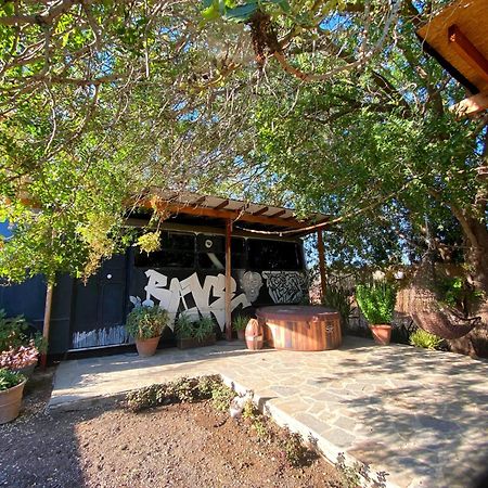 - Magic Bus - Hotel Klorakas Exterior photo