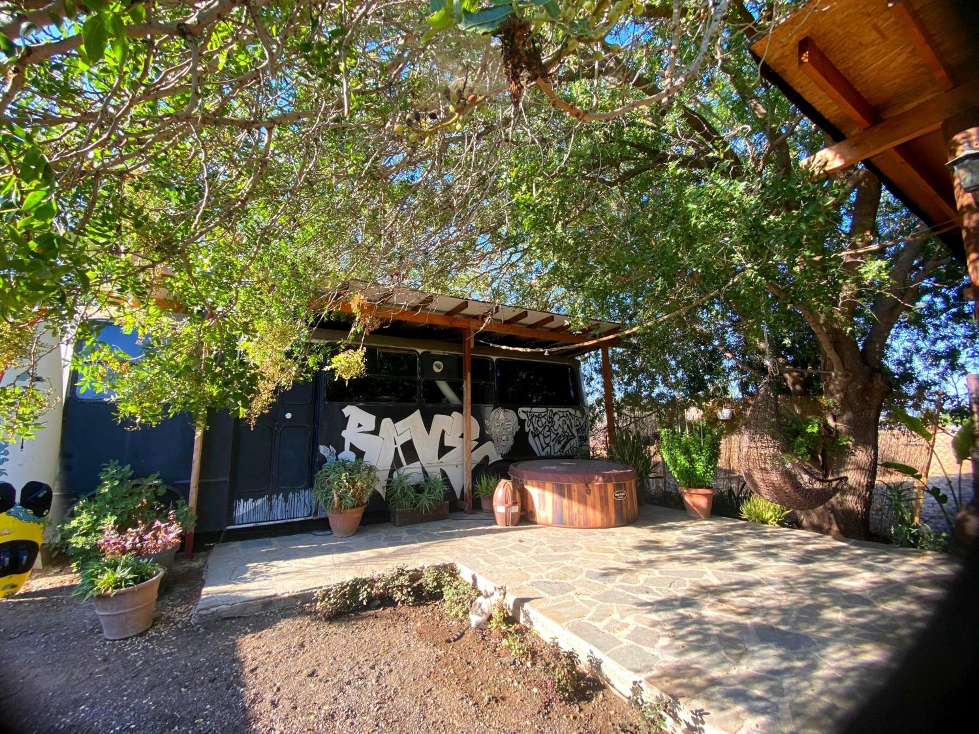 - Magic Bus - Hotel Klorakas Exterior photo
